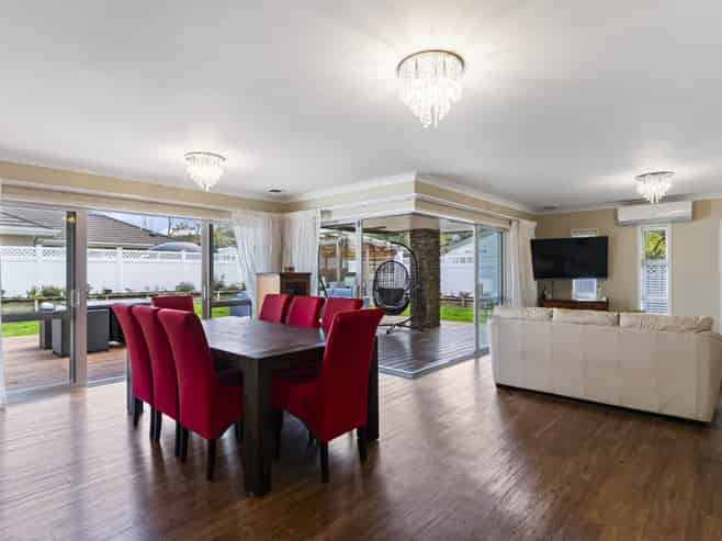 2 Crabb Fields Lane, Riverhead