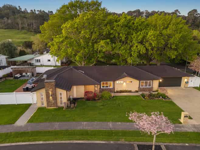 2 Crabb Fields Lane, Riverhead