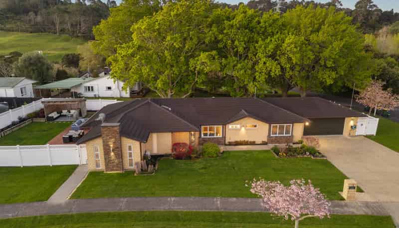 2 Crabb Fields Lane, Riverhead