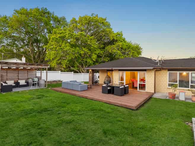 2 Crabb Fields Lane, Riverhead