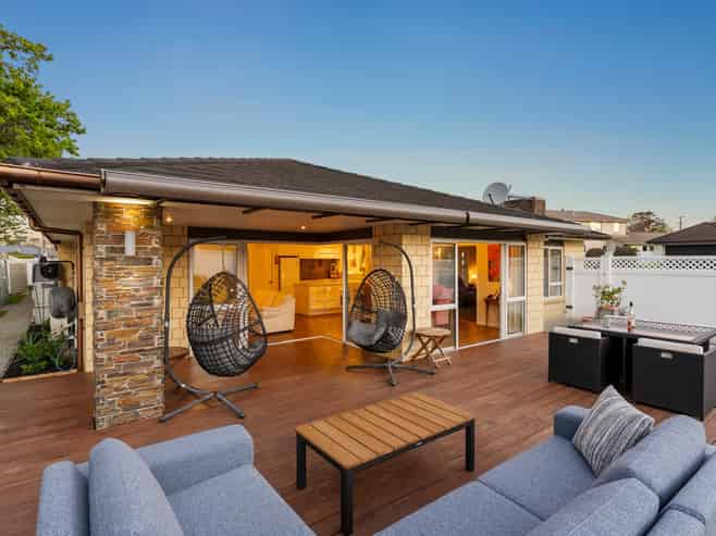 2 Crabb Fields Lane, Riverhead