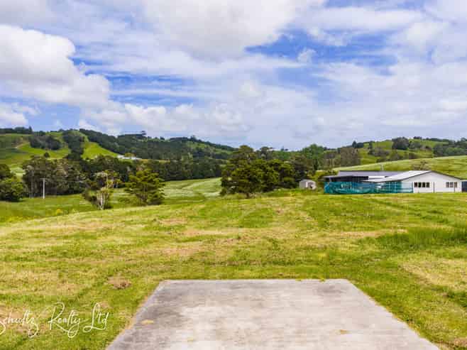 16 and 18 Arahanga Road, Paparoa