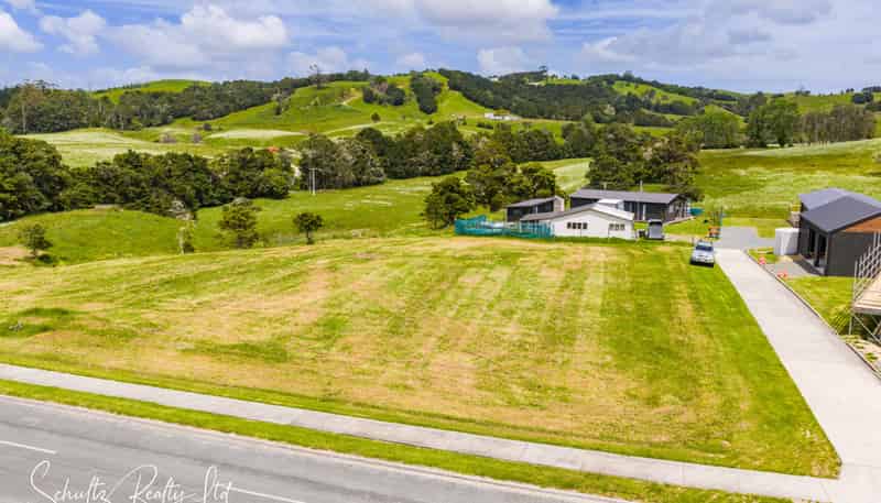16 and 18 Arahanga Road, Paparoa