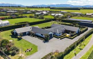 16 Landsborough Drive, Darfield