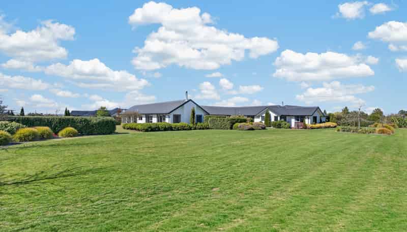 16 Landsborough Drive, Darfield
