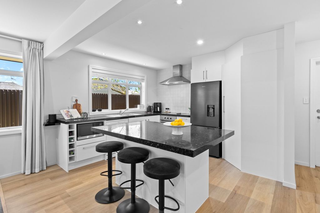 Central, immaculate & ready to enjoy 2