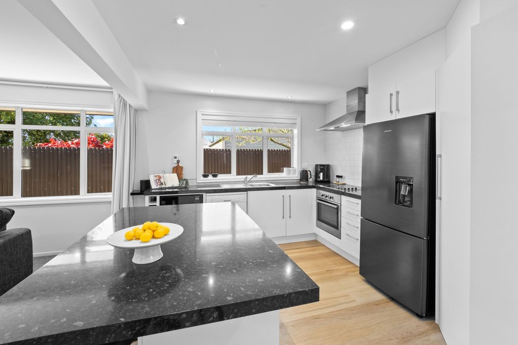 Central, immaculate & ready to enjoy 4