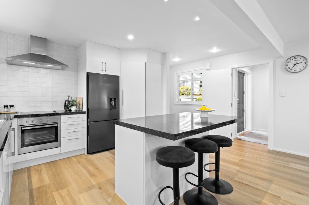 Central, immaculate & ready to enjoy 3