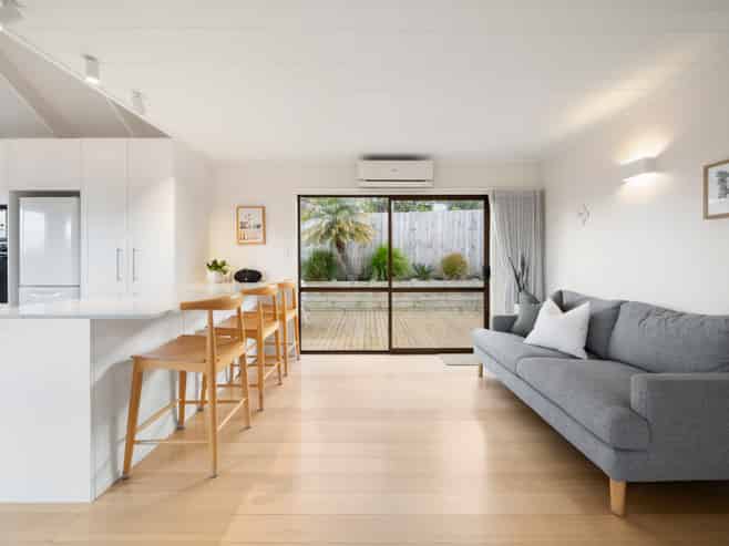 10B Parr Terrace, Castor Bay
