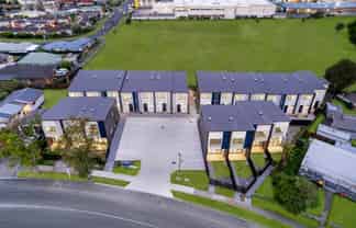 17  Barneys Farm Road, Manurewa