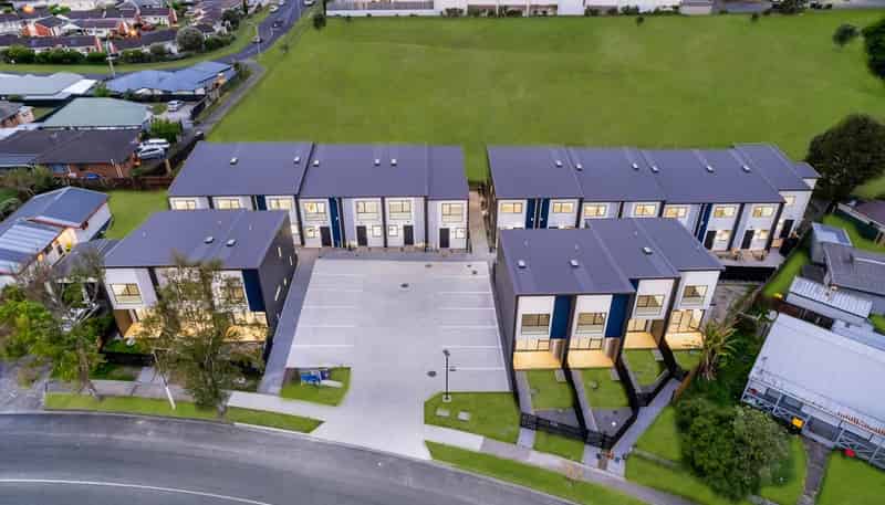 17  Barneys Farm Road, Manurewa