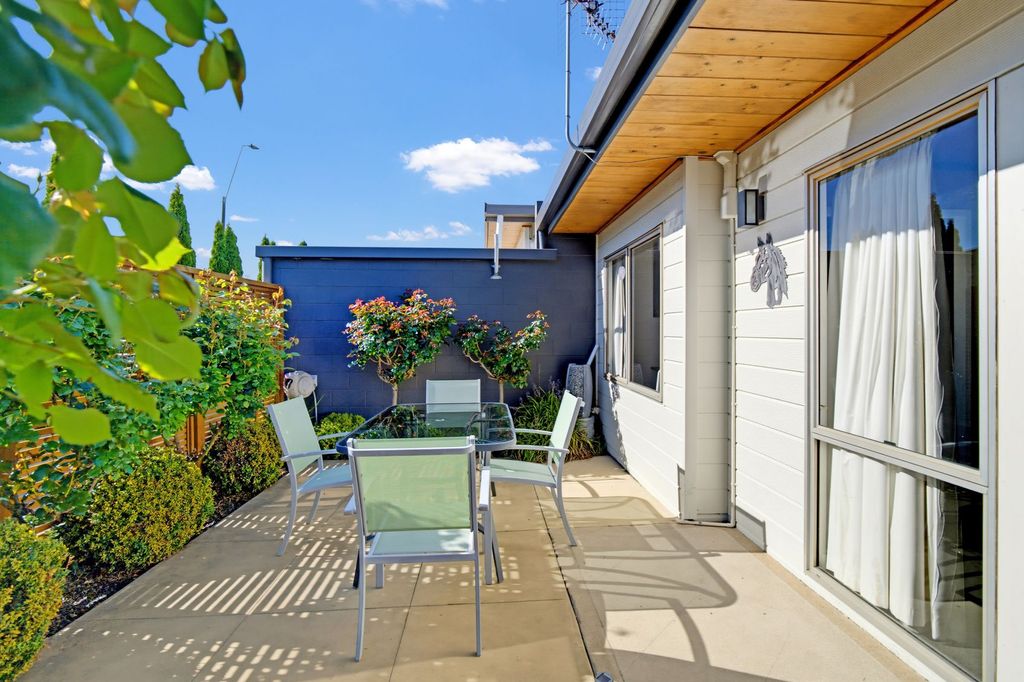 Character, Courtyard & Central Convenience 5