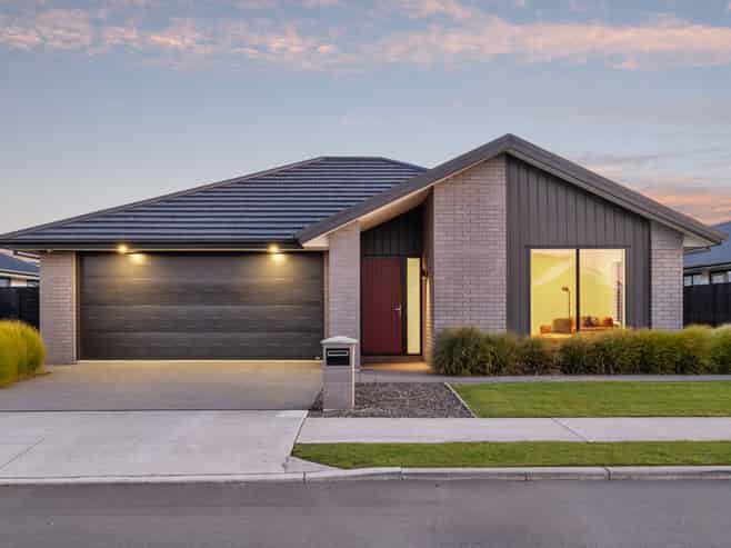 102 Southfield Drive, Lincoln