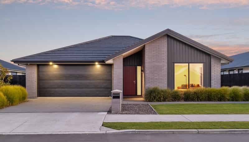 102 Southfield Drive, Lincoln