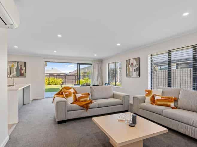 102 Southfield Drive, Lincoln
