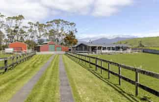 438 Alfred Road, Egmont Village