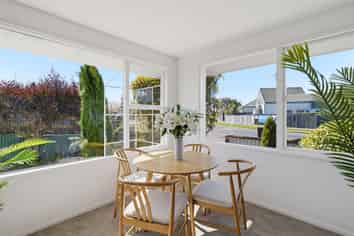 1/17 Lake Terrace Road, Burwood