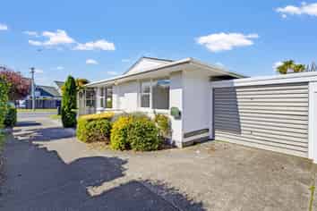 1/17 Lake Terrace Road, Burwood