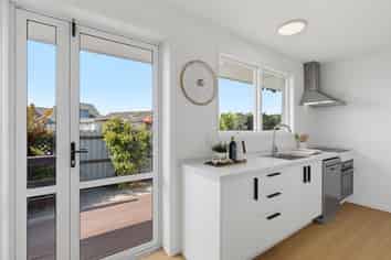 1/17 Lake Terrace Road, Burwood