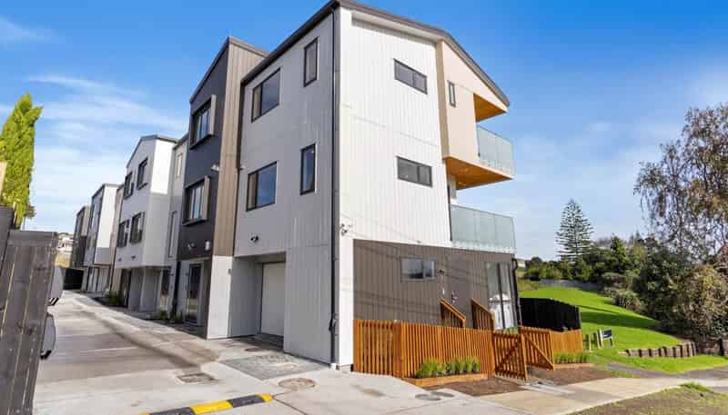 8/61 Clayburn Road, Glen Eden