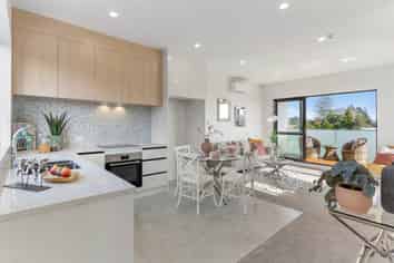 8/61 Clayburn Road, Glen Eden