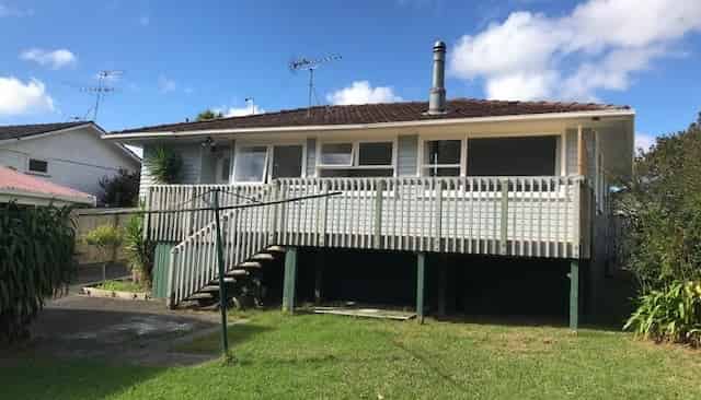 10 Barnfield Place, Glendene