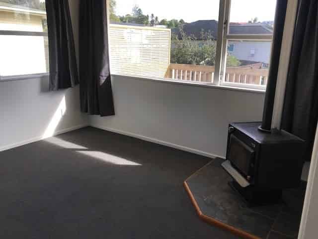 10 Barnfield Place, Glendene