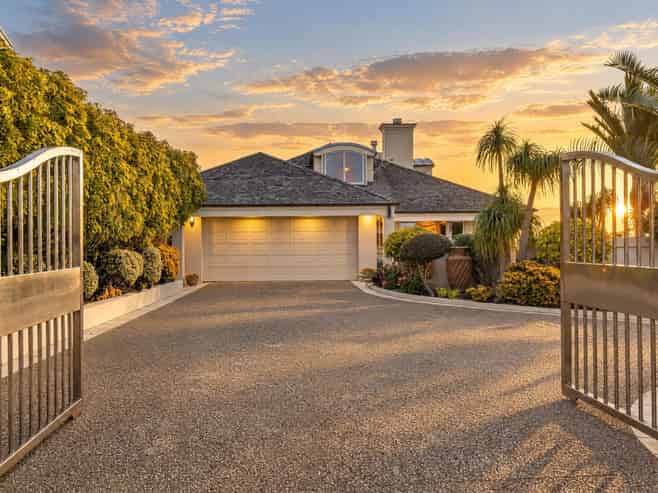 16 Te Akau Crescent, Half Moon Bay