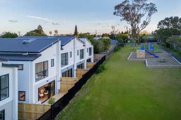 2/30A Tirimoana Road , Te Atatu South
