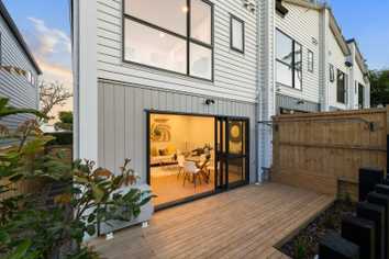 2/30A Tirimoana Road , Te Atatu South