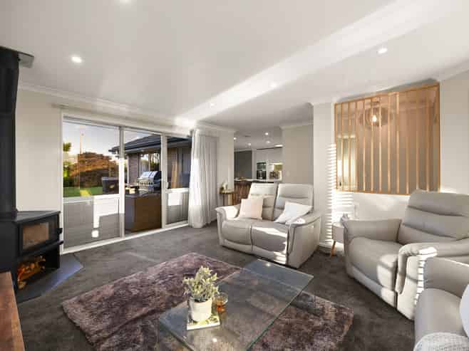 51 Wiltshire Drive, Huntington