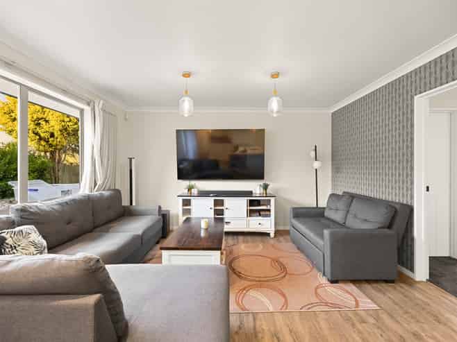 51 Wiltshire Drive, Huntington