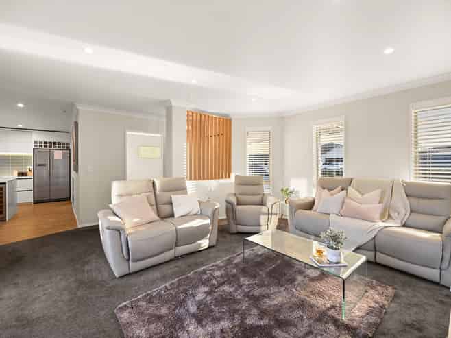 51 Wiltshire Drive, Huntington