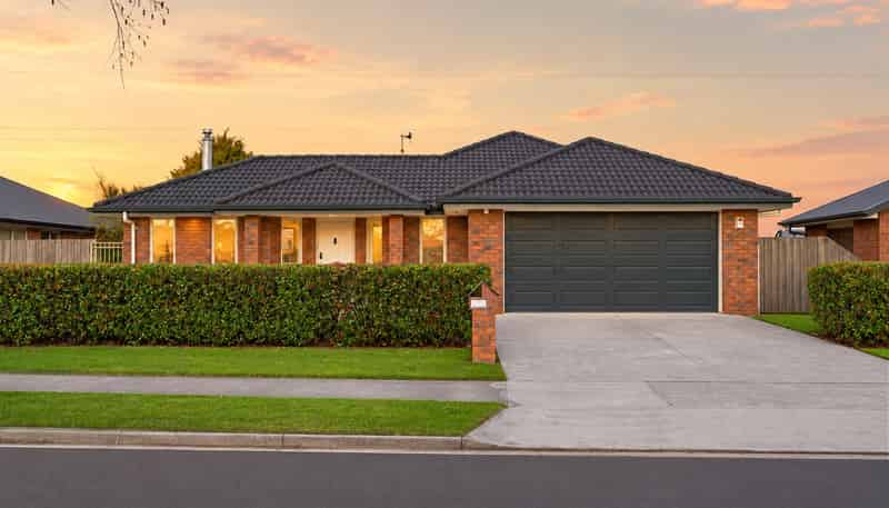 51 Wiltshire Drive, Huntington