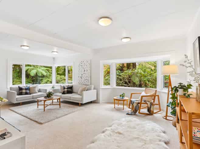 562 Scenic Drive, Waiatarua