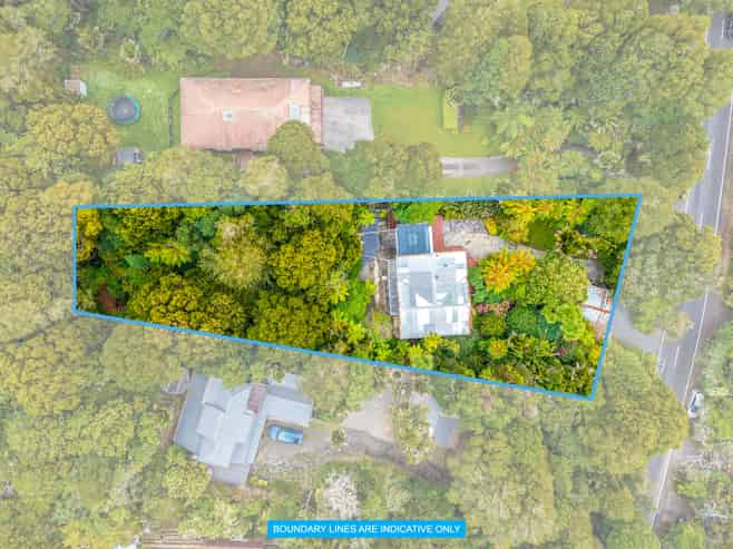 562 Scenic Drive, Waiatarua
