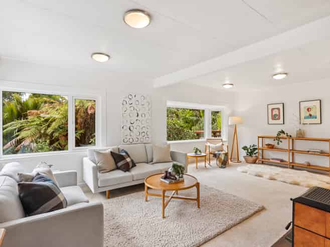 562 Scenic Drive, Waiatarua