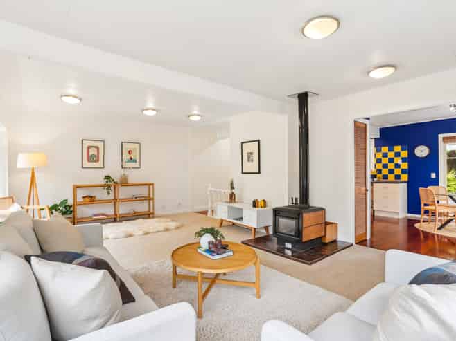 562 Scenic Drive, Waiatarua