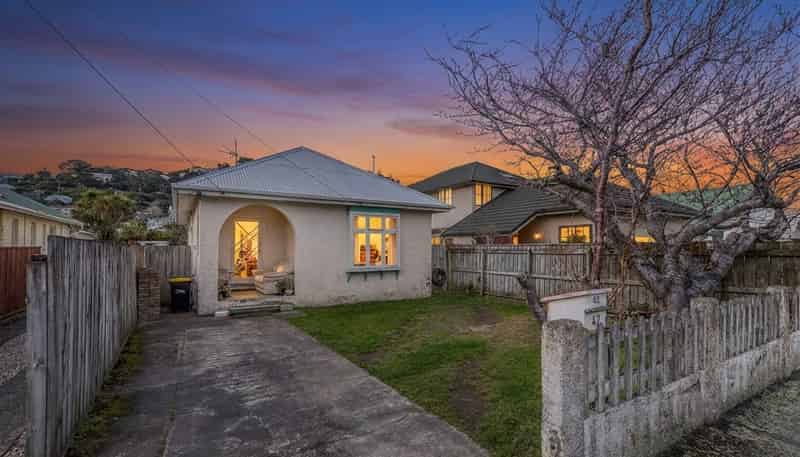 42 Argentine Avenue, Miramar