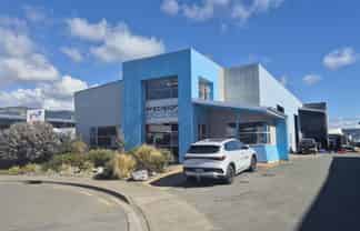 Workshop and showroom in Annesbrook