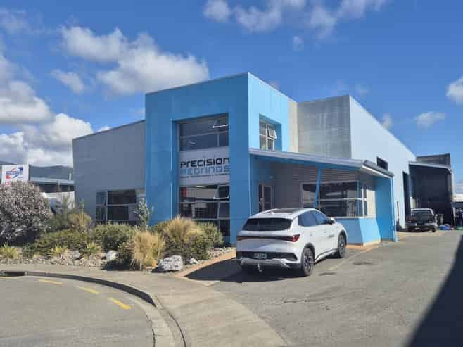 Workshop and showroom in Annesbrook