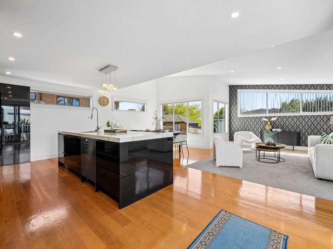 2A Campbell Crescent, Epsom