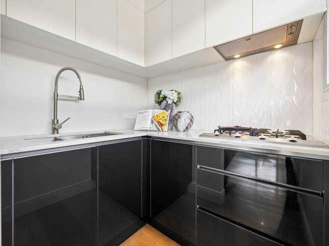 2A Campbell Crescent, Epsom