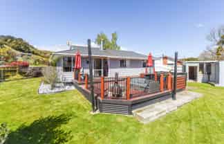24 Hunt Terrace, WAKEFIELD