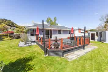 24 Hunt Terrace, WAKEFIELD