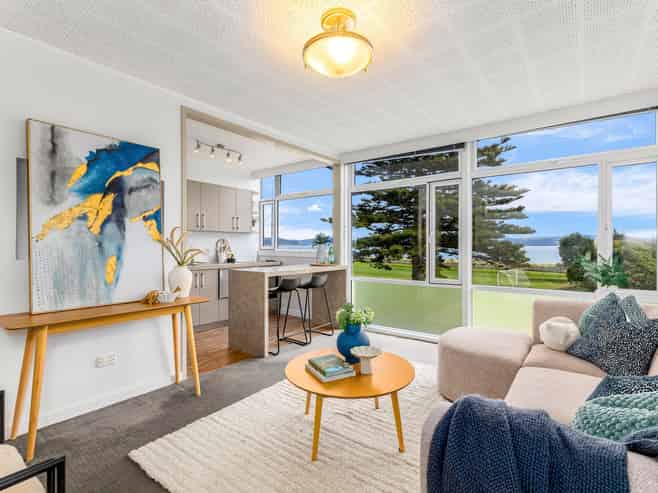 2b/39 Marine Parade, Eastbourne