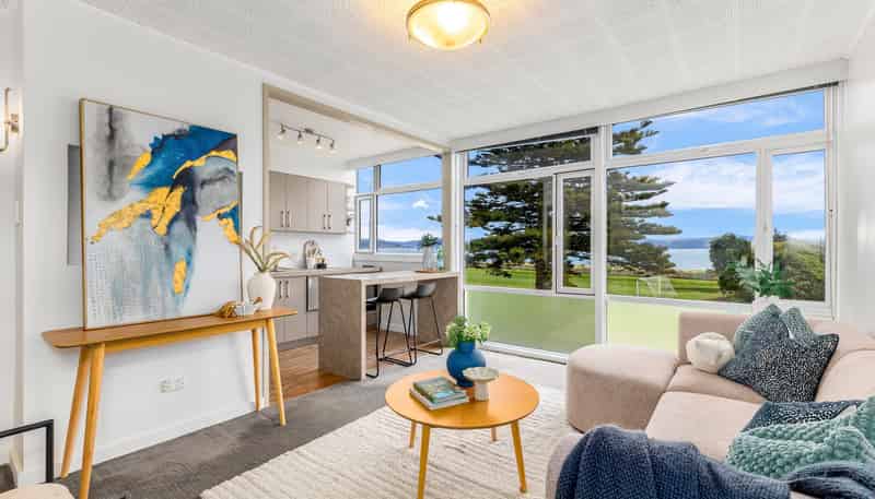2b/39 Marine Parade, Eastbourne