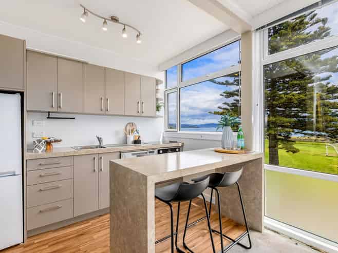 2b/39 Marine Parade, Eastbourne