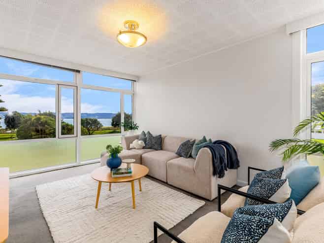 2b/39 Marine Parade, Eastbourne