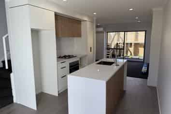 2/50 Forest Lake Road, Forest Lake